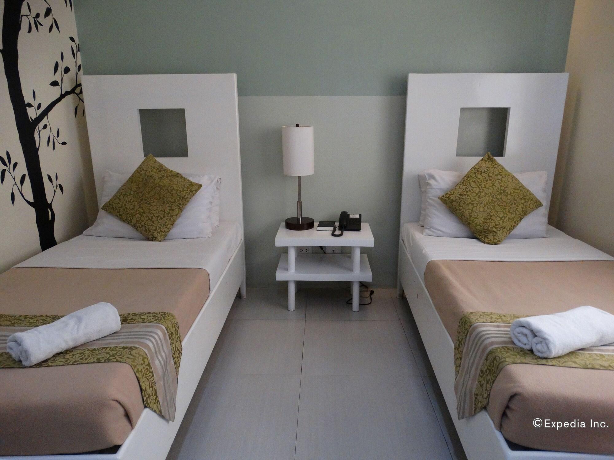 Empire Suites Hotel Puerto Princesa Екстериор снимка