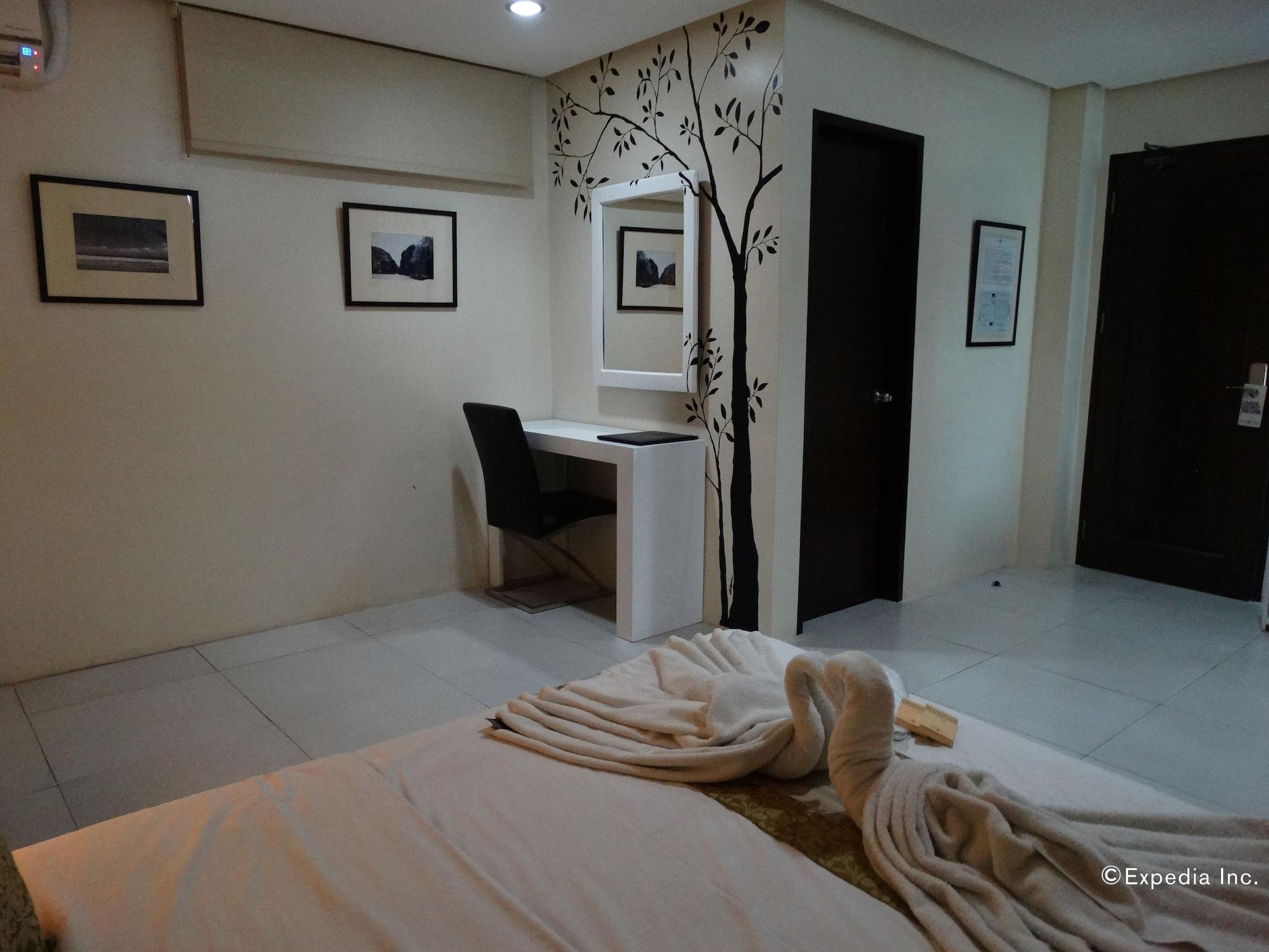 Empire Suites Hotel Puerto Princesa Екстериор снимка