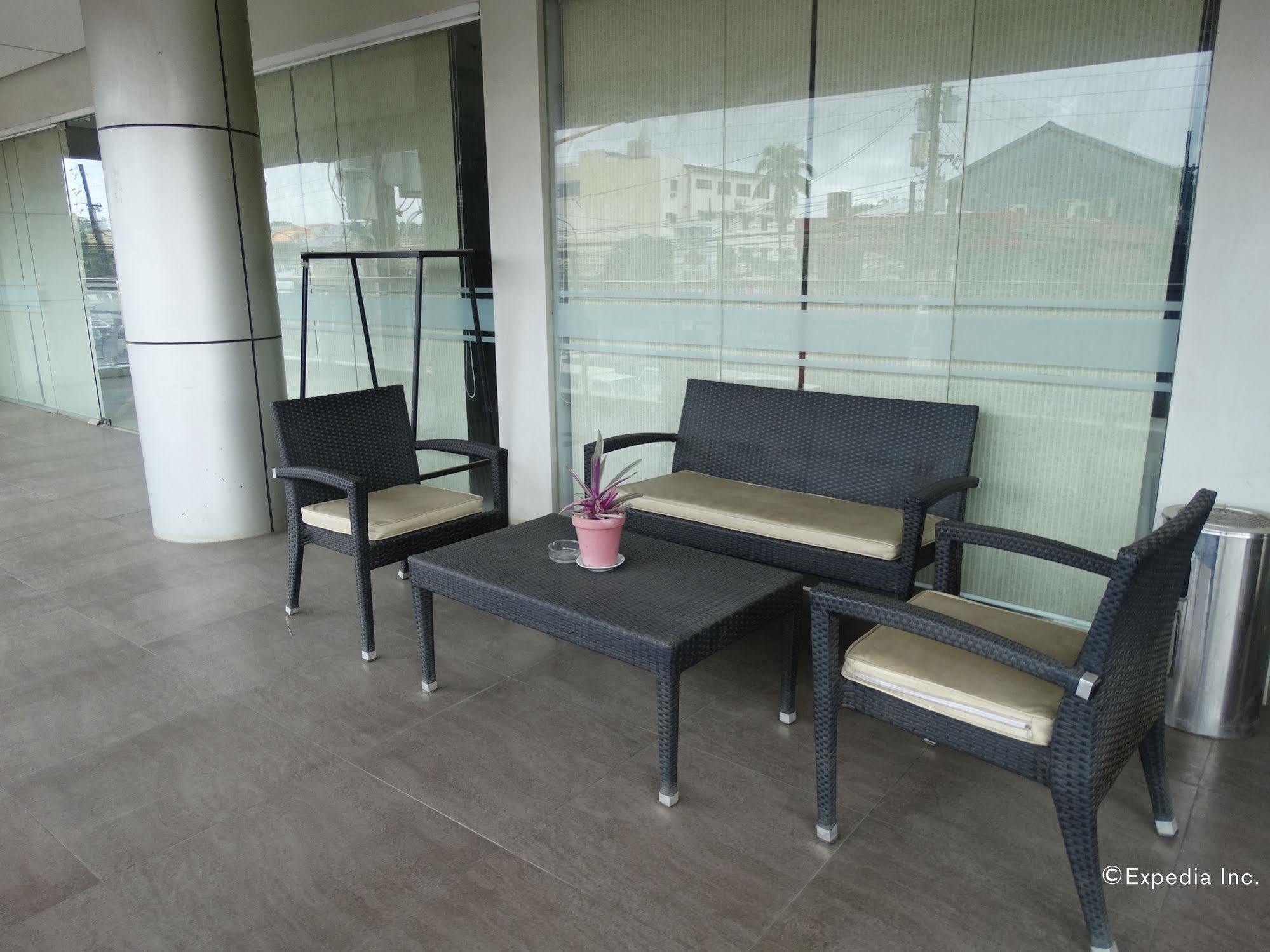 Empire Suites Hotel Puerto Princesa Екстериор снимка