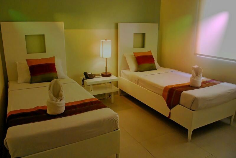 Empire Suites Hotel Puerto Princesa Екстериор снимка